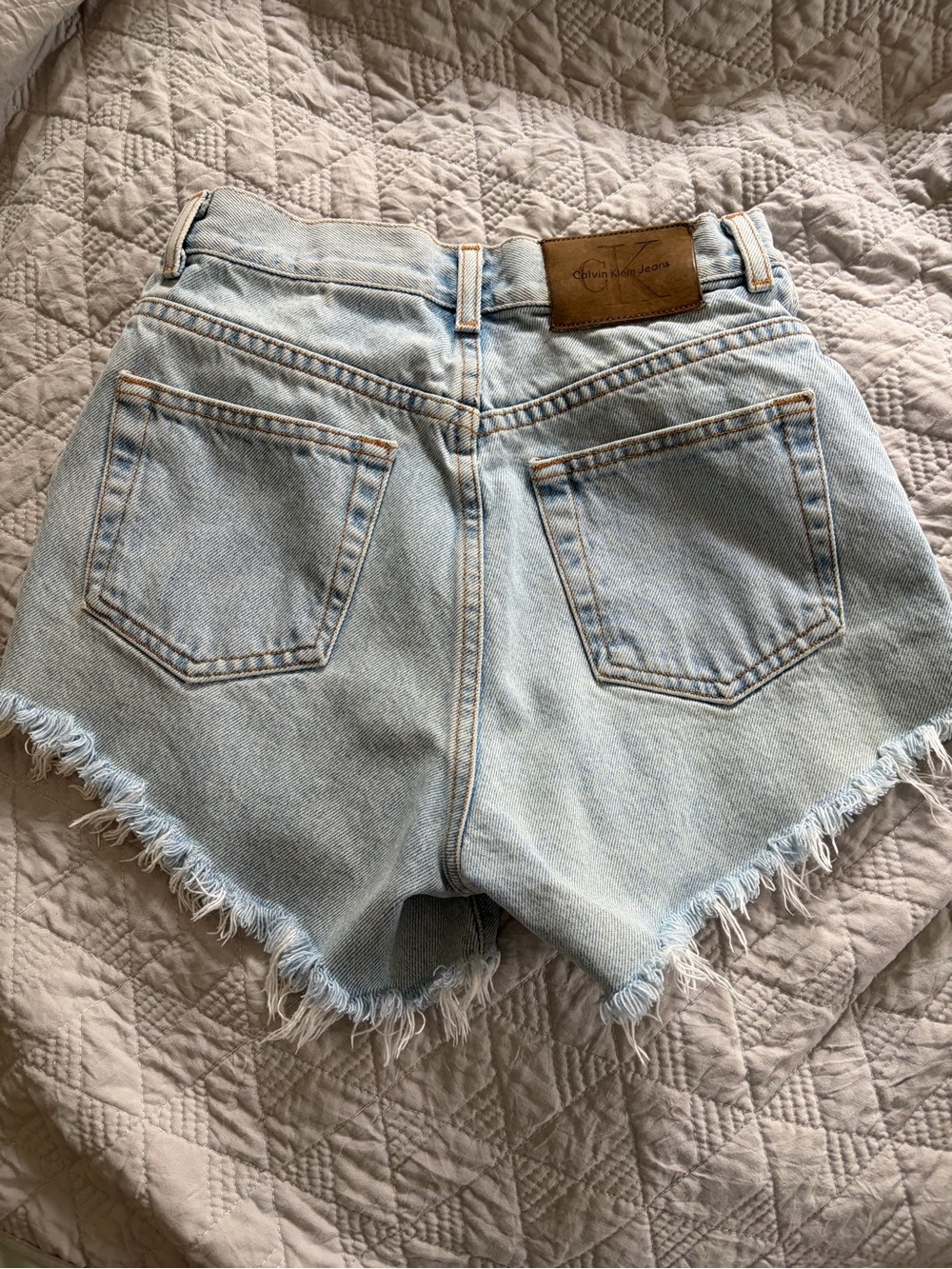 Vintage Calvin Klein! Light Wash Denim Frayed Hem Women's Shorts